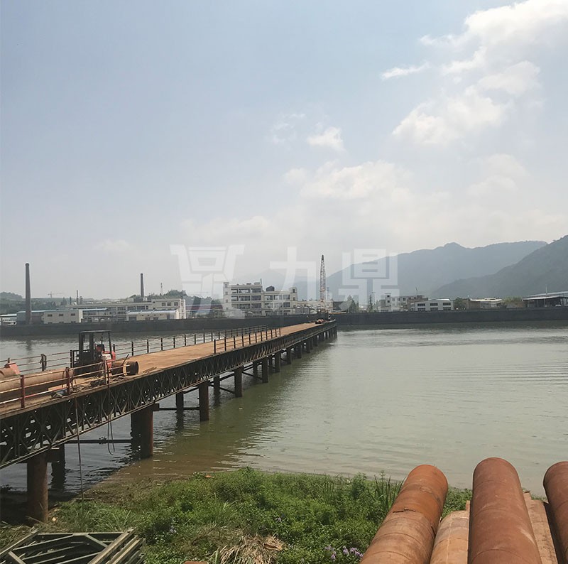 鋼(gang)平(ping)檯