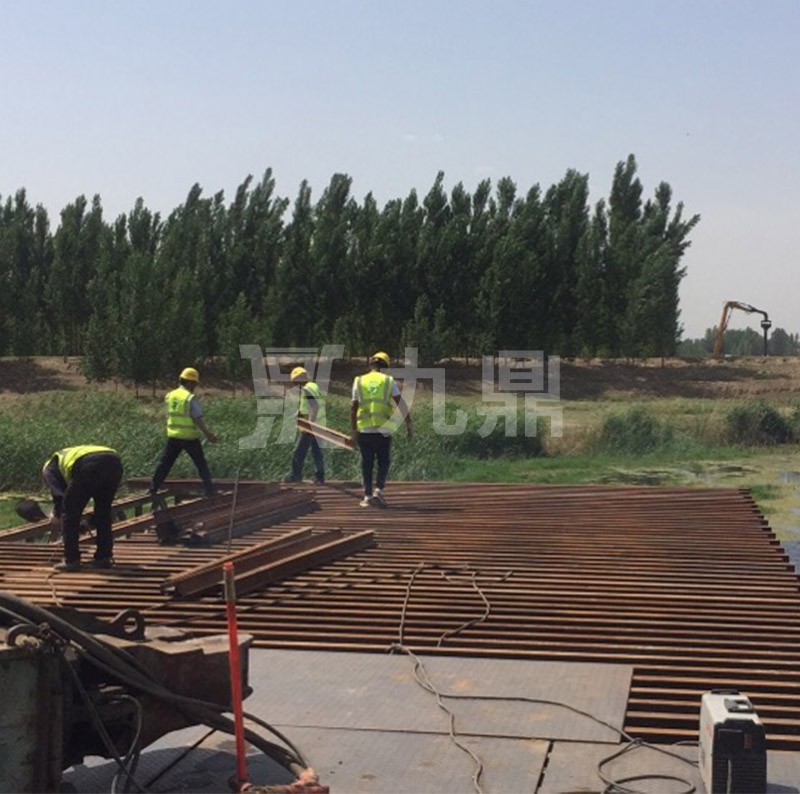 河北(bei)冀通(tong)路橋-北京(jing)新(xin)機場至(zhi)悳州(zhou)高(gao)速(su)公路施(shi)工鋼便橋(qiao)